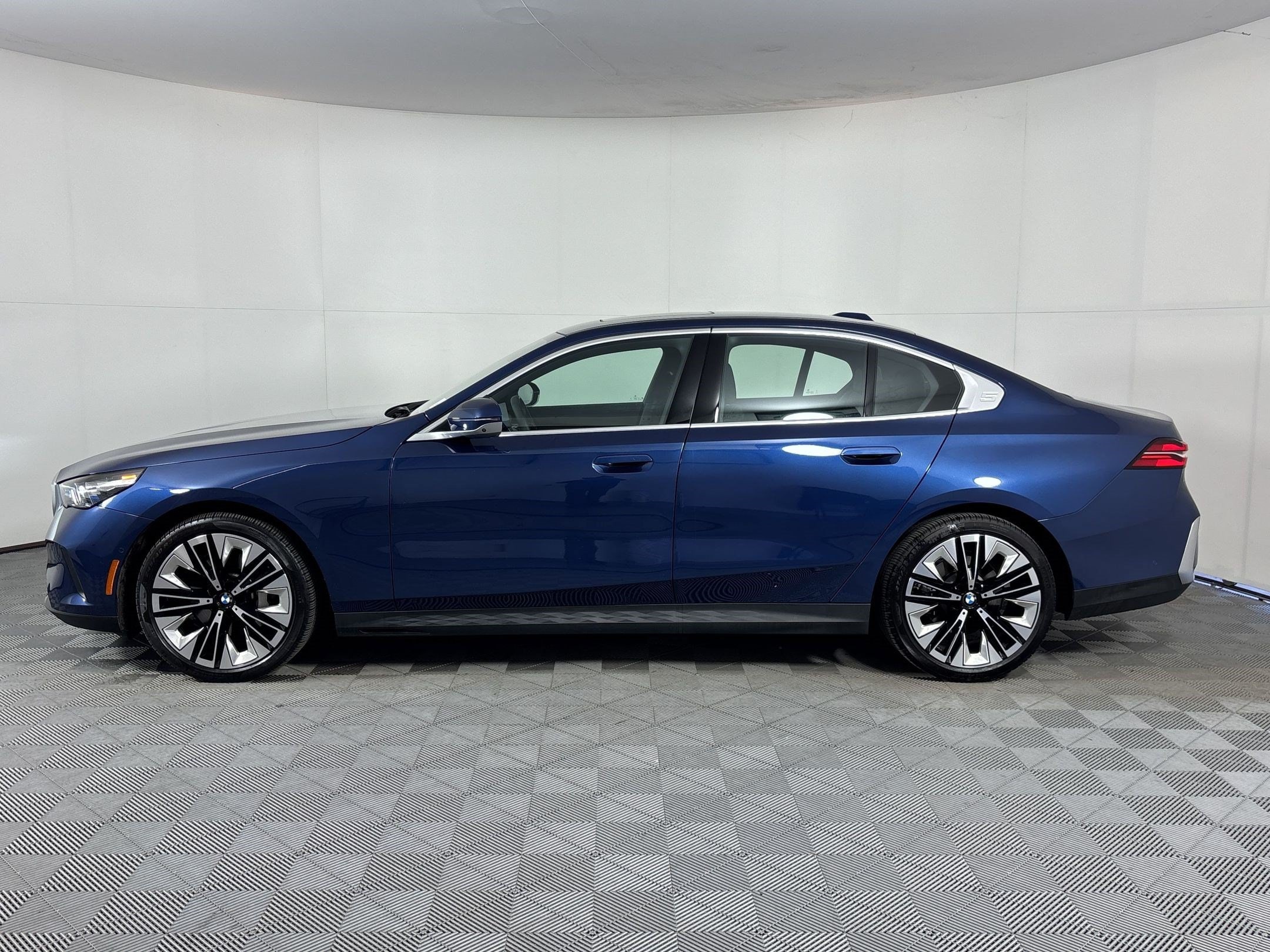 bmw 5 series 2026 WBA43FJ09TCW00154 image bmw 5 series 2026 WBA43FJ09TCW00154 image